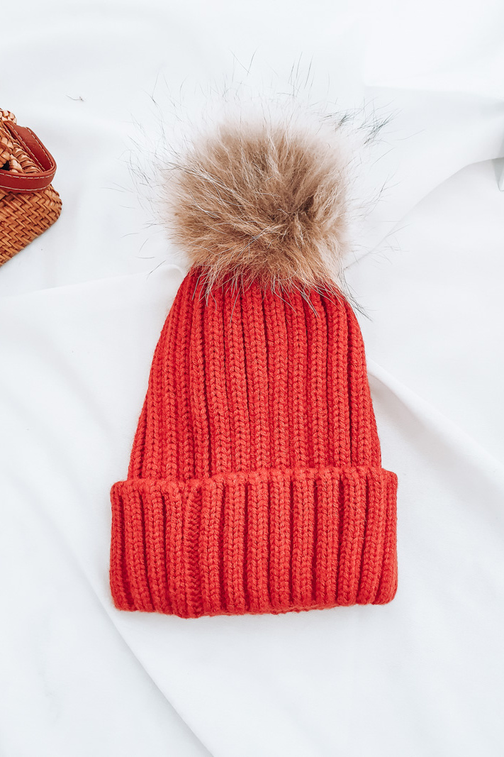 Tehlovooranžová čiapka na zimu