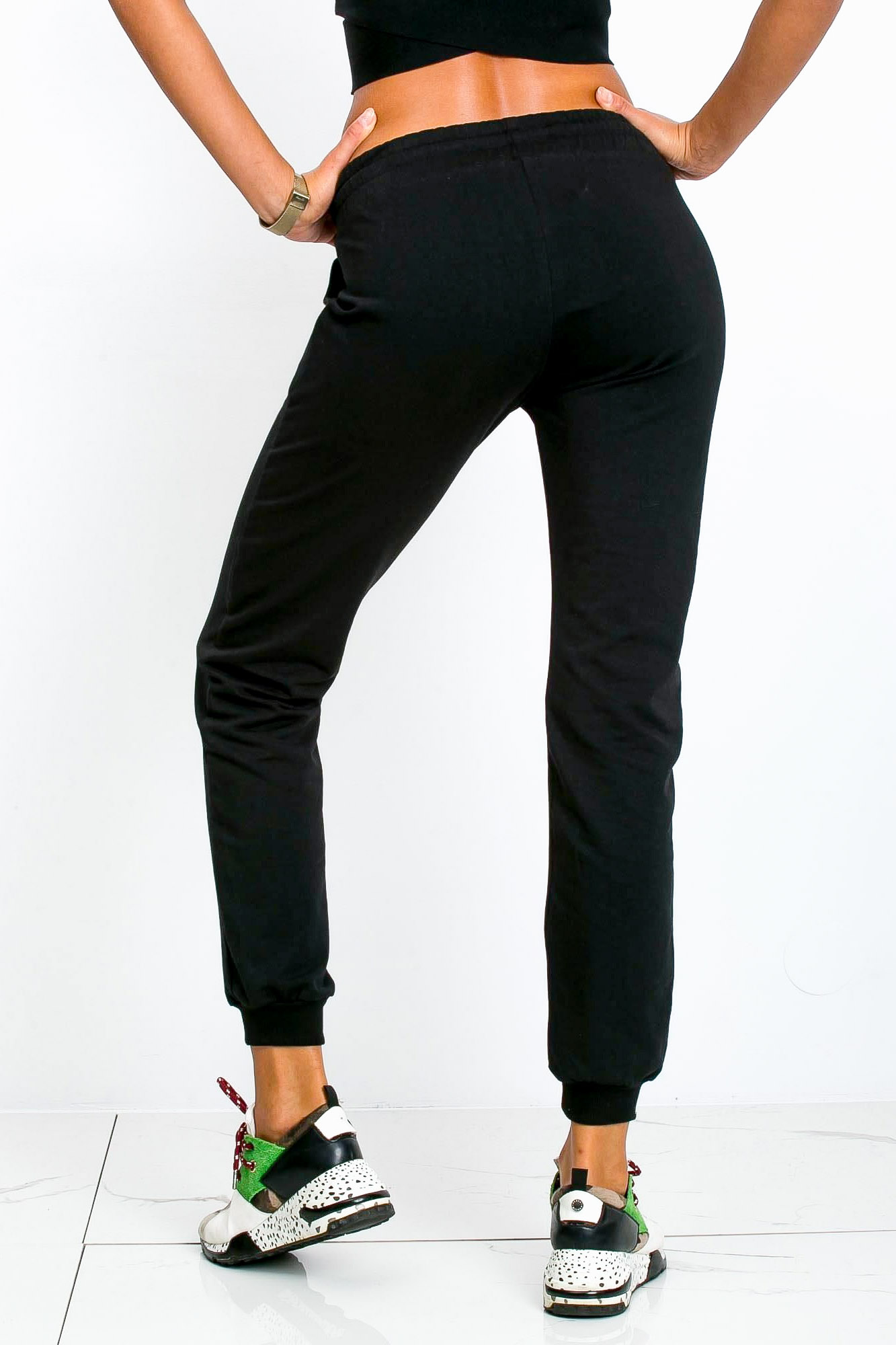 Čierne tepláky Faster