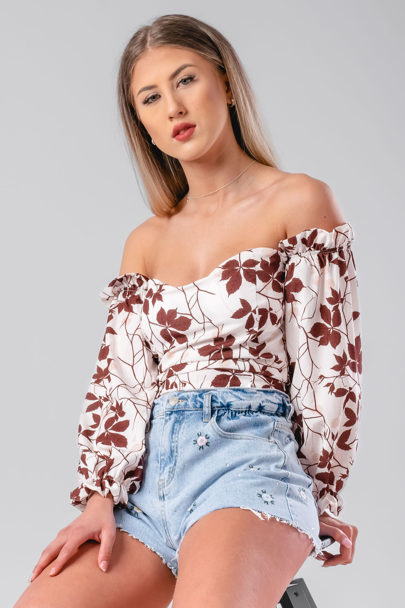 Kvetinový top Amanda hnedý