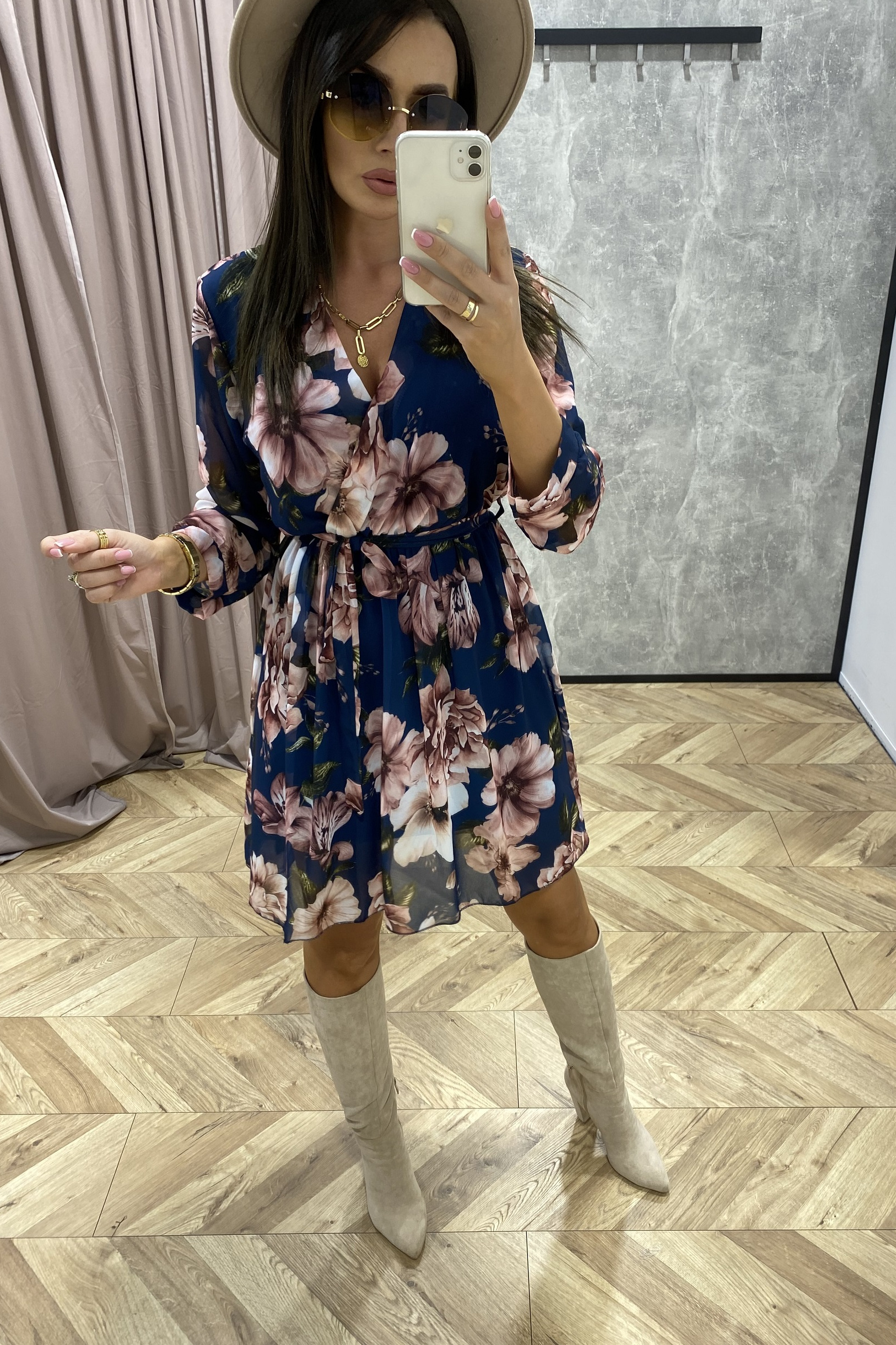 Tmavomodré kvetované šaty Mariela