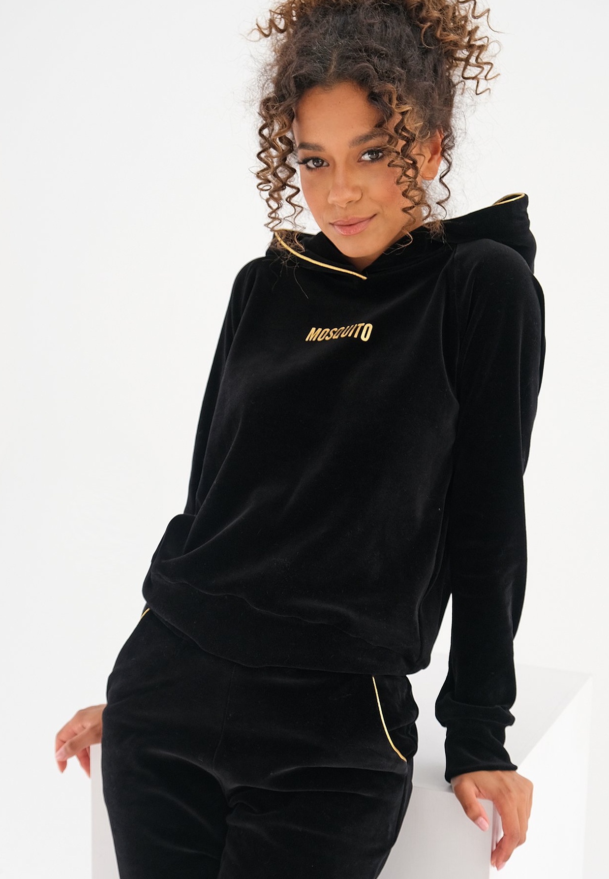 Čierna velúrová mikina Lima