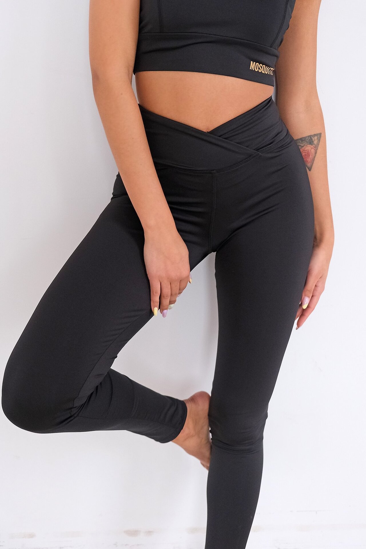 Čierne fitness legíny Avy