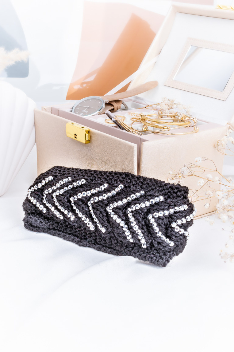 Čierna čelenka so štrasom