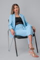 Svetlomodrý elegantný kostým Camilla