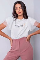 Biely top s nápisom Abril