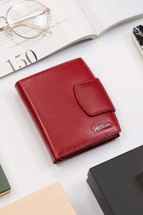 Červená kožená peňaženka
