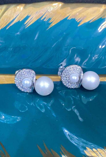 Strieborne perlové náušnice