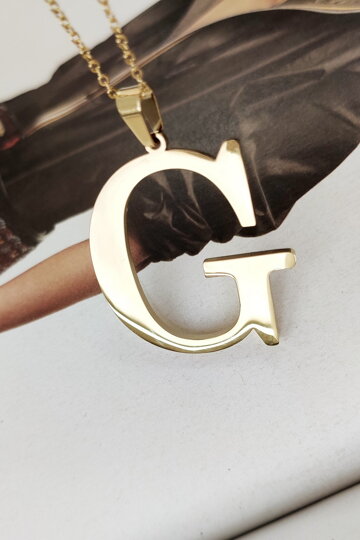 Zlatý náhrdelník s písmenom ,,G"