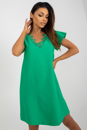 Zelené šaty s krajkou Versa
