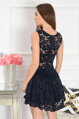Tmavomodré krajkované šaty Lace Swan